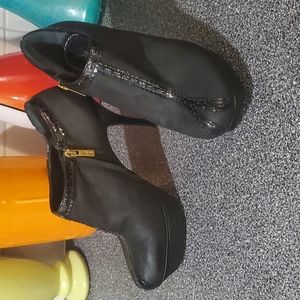 Yves Saint Laurent Ankle Boots Black